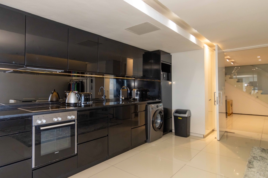 5 Bedroom Property for Sale in Clifton Western Cape